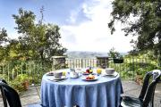 albergo-monte-maccione-oliena-sardegna-terrazzo-colazione2