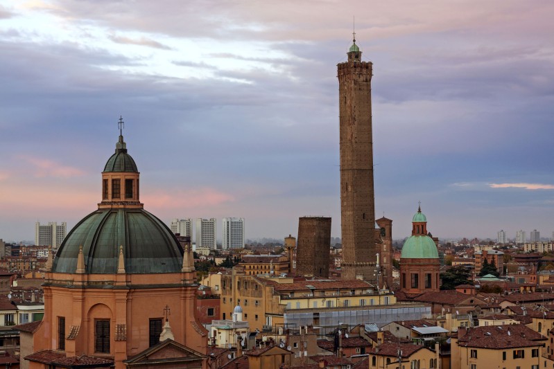 69217781_l torre degli asinelli, bologna