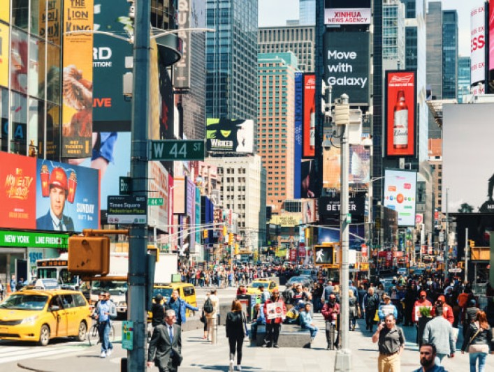 5cb-gy_new-york-shopping_679915198_eac2n3