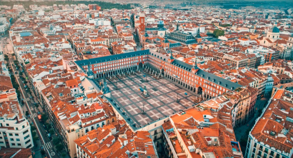 8ea-ss_madrid-plaza-mayor_1676551789_nh3xod