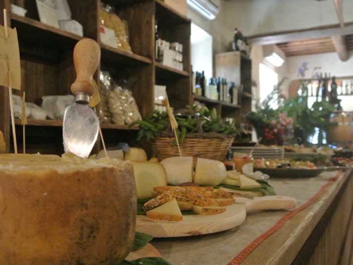 il buffet del ristorante della fattoria