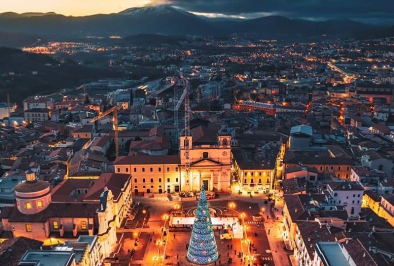 L'Aquila di notte